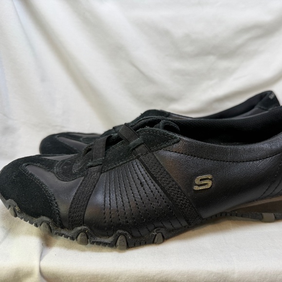 Skechers Slip On Sneakers Womens Size 8 Black Biking Comfort Walking Leather - Picture 1 of 7